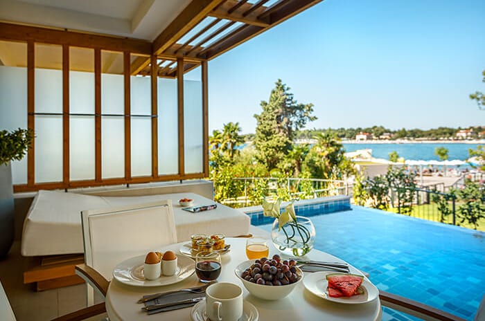 VALAMAR COLLECTION - V LEVEL SWIM UP SUPERIOR SEAVIEW FAMILY SUITE  POOL